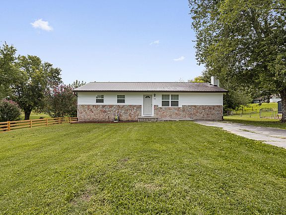 3rd image of 136 Golf Dr SE