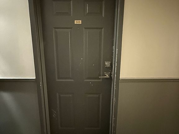 5th image of 30 Chapman Ct N #505