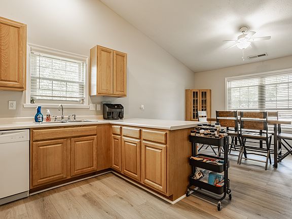 3rd image of 1203 Brittany Cir #B