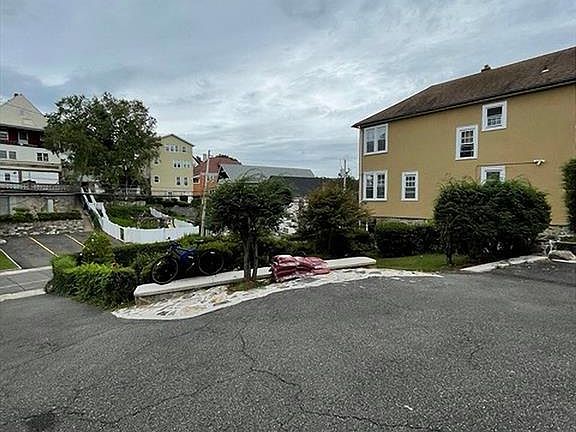 3rd image of 135 Wallace St