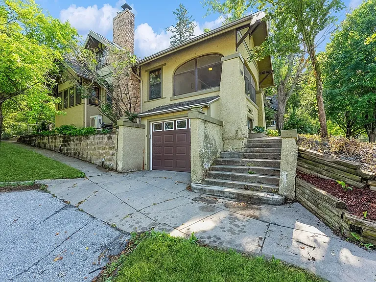 102 E Broadway St — Photo 2