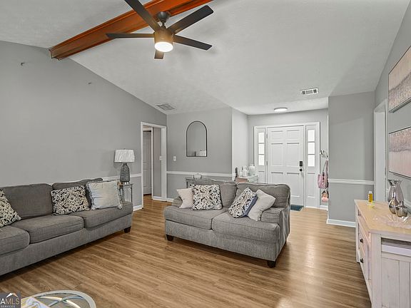 5th image of 90 Beaver Run Rd