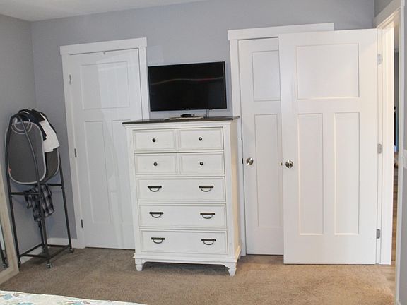 3rd image of 776 Paw Paw Dr