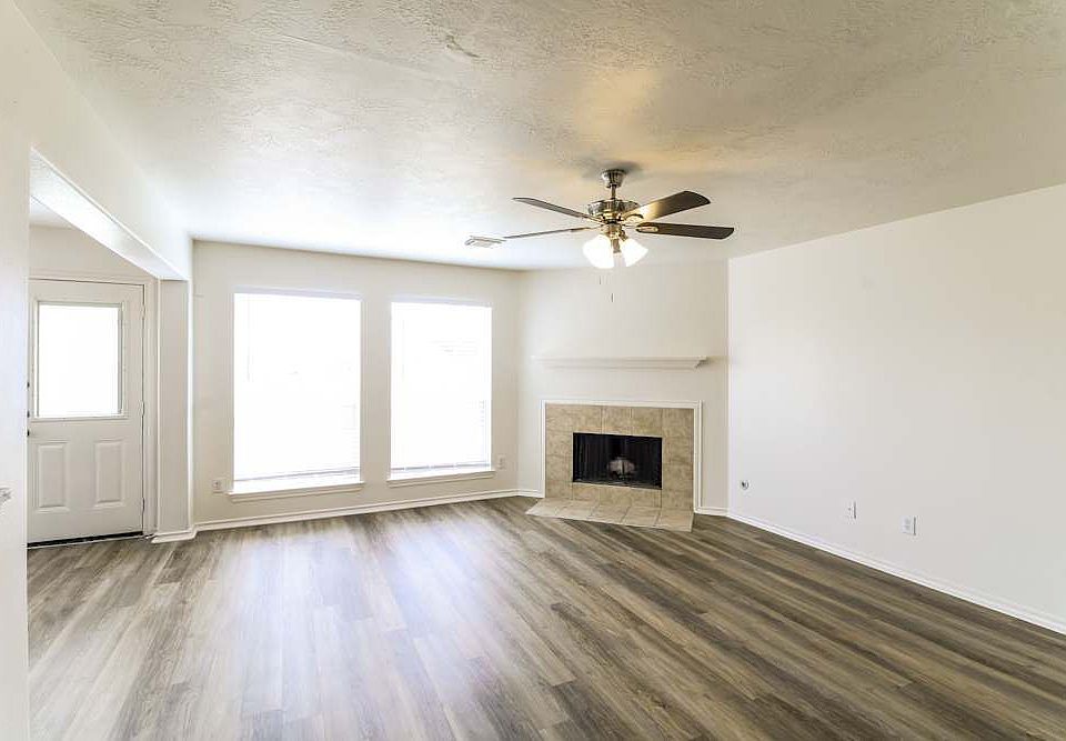 1st image of 2710 Eros Ln