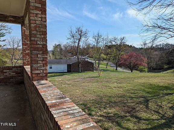 4th image of 541 Hartshaw Dr