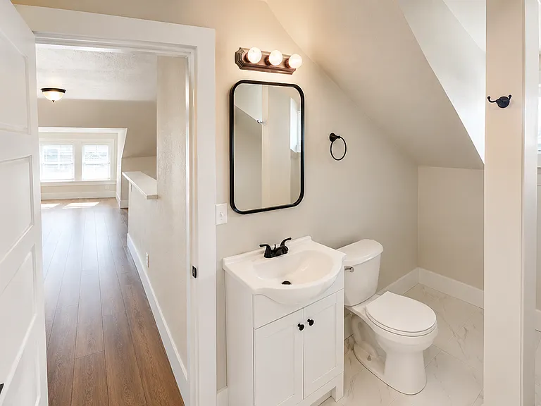207 Chester Ave — Photo 14