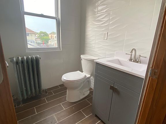4th image of 4721 N Kilbourn Ave Floor 2