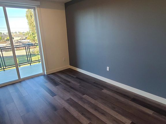3rd image of 4965 S Centinela Ave APT 208