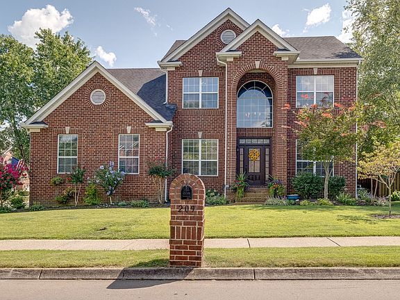3rd image of 209 Wisteria Dr