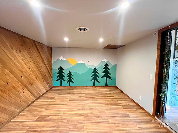 5th image of 603 Maple St