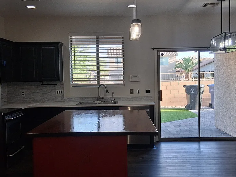 15447 W Poinsettia Dr — Photo 4