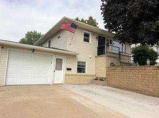 610 S Chestnut St, Platteville, WI 53818