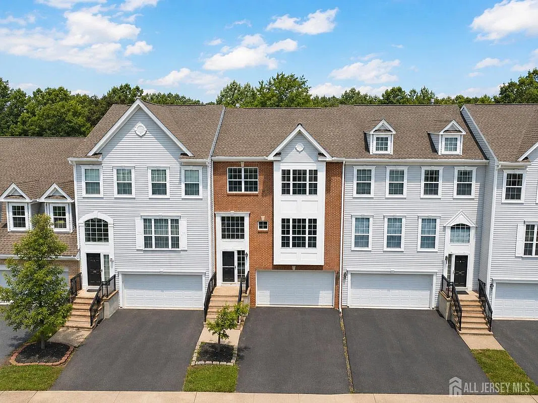 4 bed, 4.0 bath, 2152 sqft, $3,799 — Photo 4