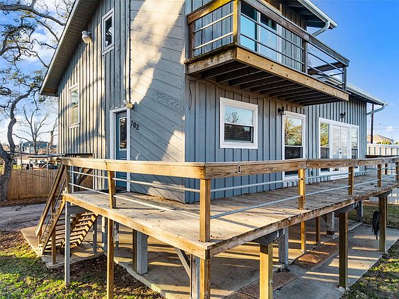 3rd image of 702 E Meyer Rd