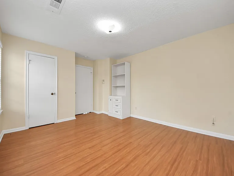 11411 Briar Forest Dr — Photo 32