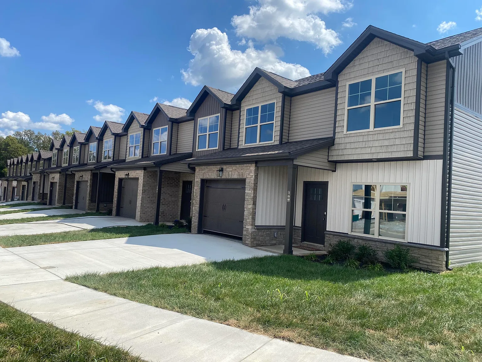 3 bed, 2.5 bath, $2,100 — Photo 1