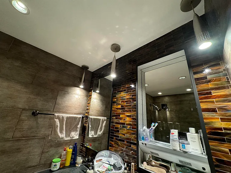 7004 Boulevard Blvd E #5A — Photo 9