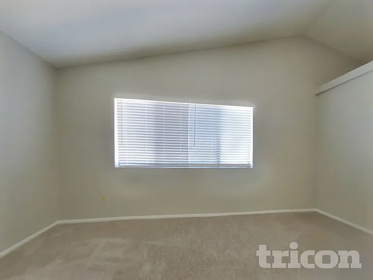 6340 W Mercer Ln — Photo 8