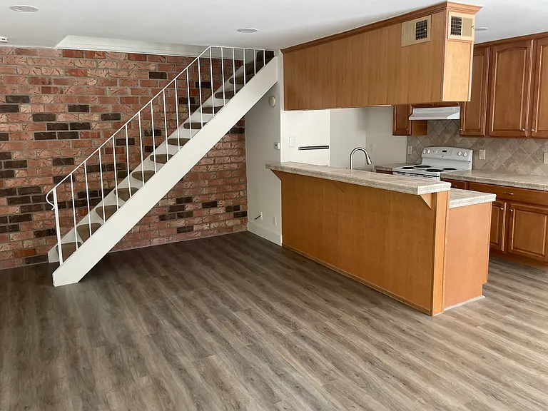 340 N 1st St #2 — Photo 5