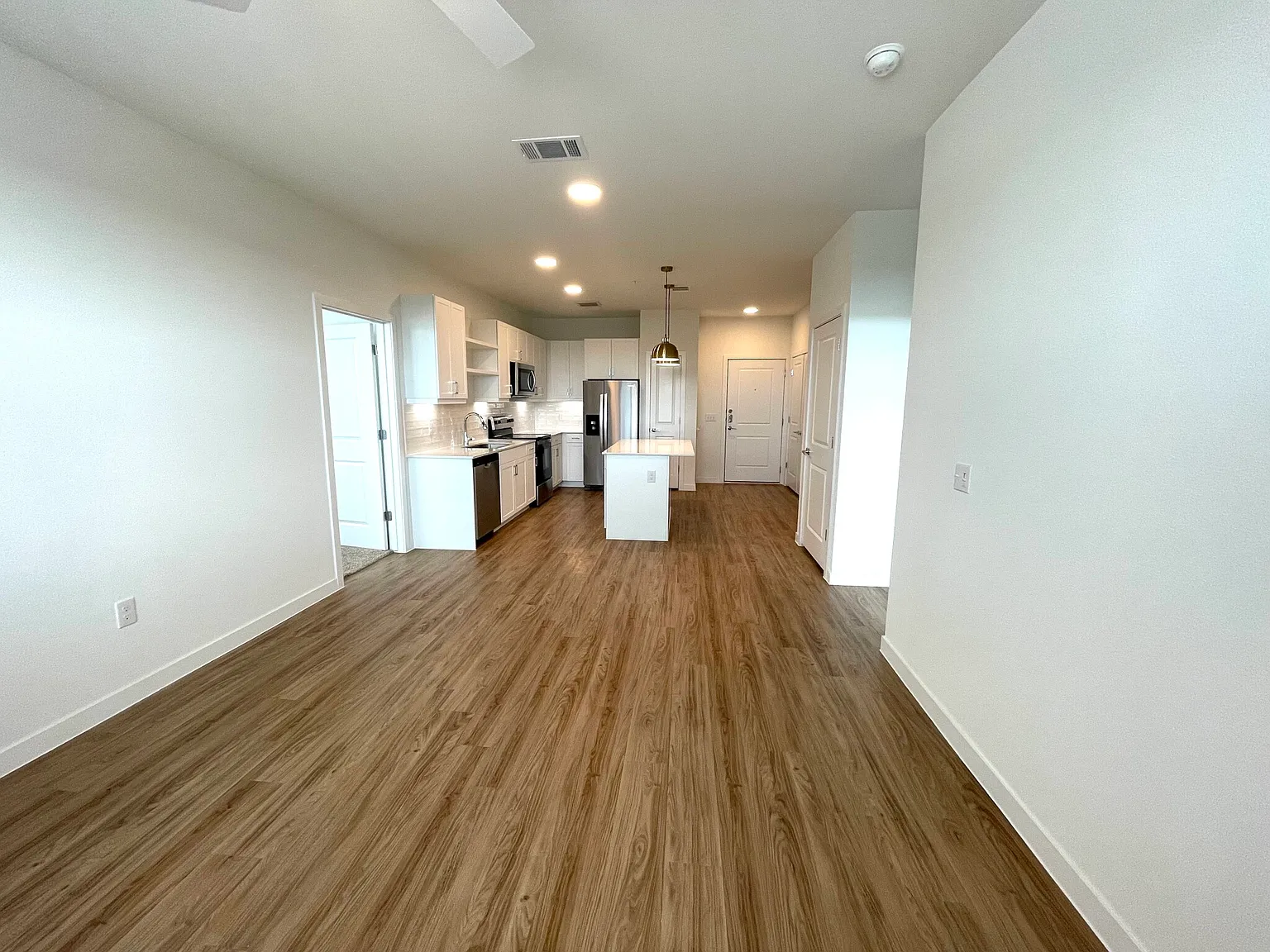 2 bed, 2.0 bath, 1075 sqft, $1,400 — Photo 4