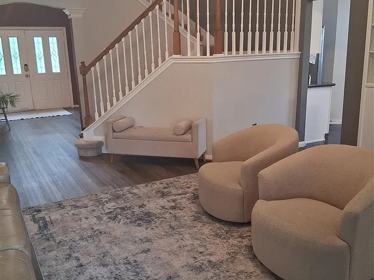 7915 Wolfield Ln — Photo 2