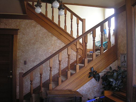 5th image of 1004 N Cushman Ave