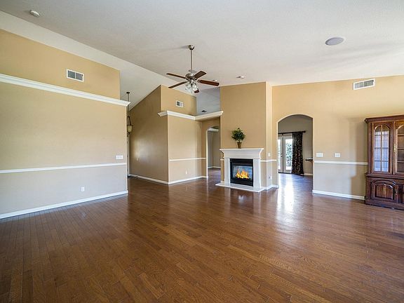 5th image of 2277 N Arbor Ave