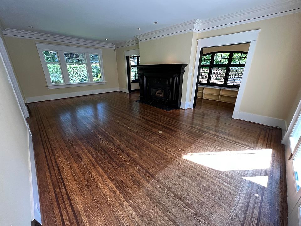 1st image of 4 Beverly Cres