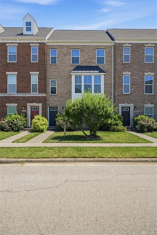 3 bed, 2.5 bath, 2212 sqft, $2,850 — Photo 3