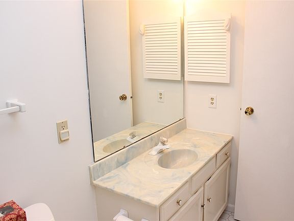 3rd image of 1923 Somersworth Dr