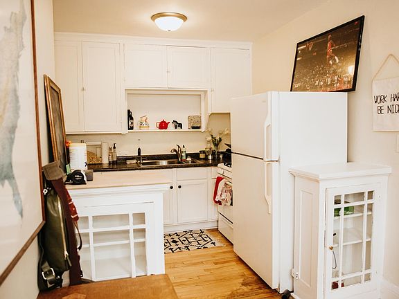 4th image of 1670 Marshall Ave APT 1