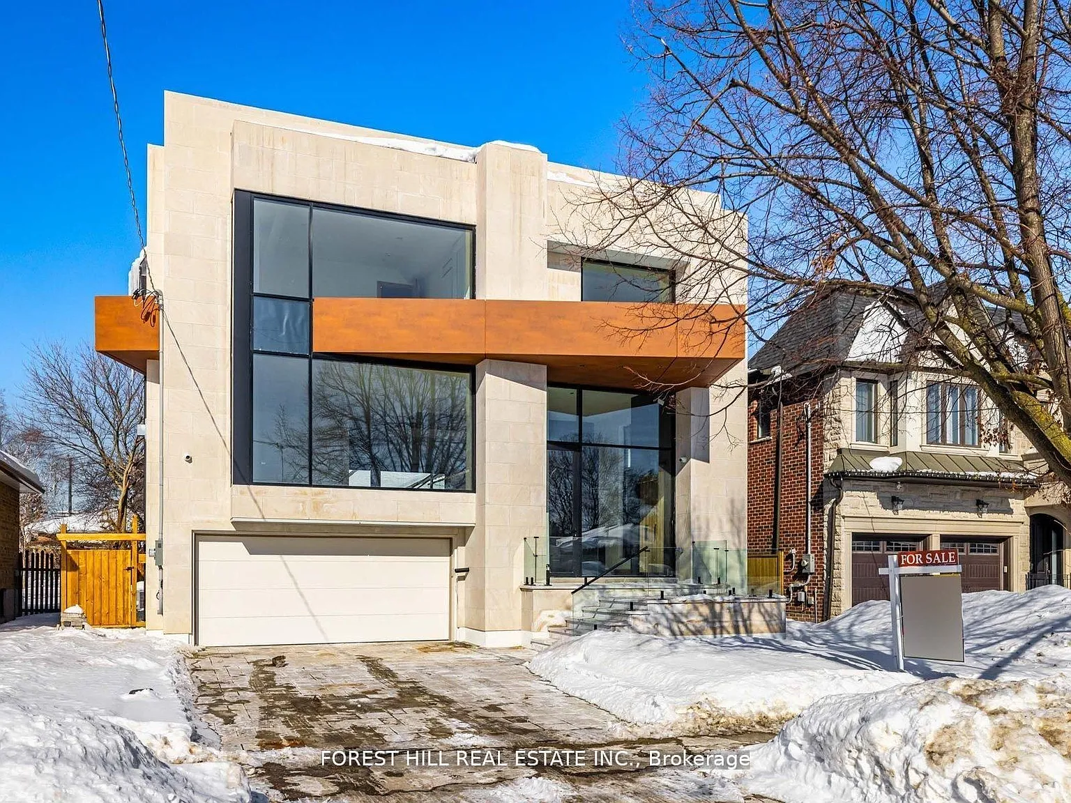 492 Hounslow Ave photo 1
