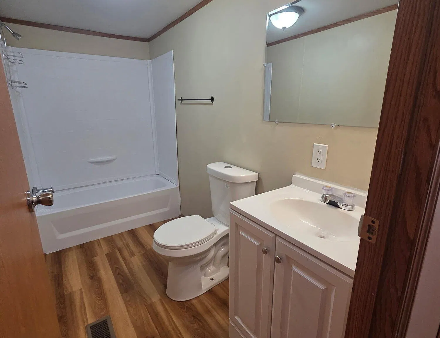 4 bed, 2.0 bath, 1980 sqft, $1,000 — Photo 3