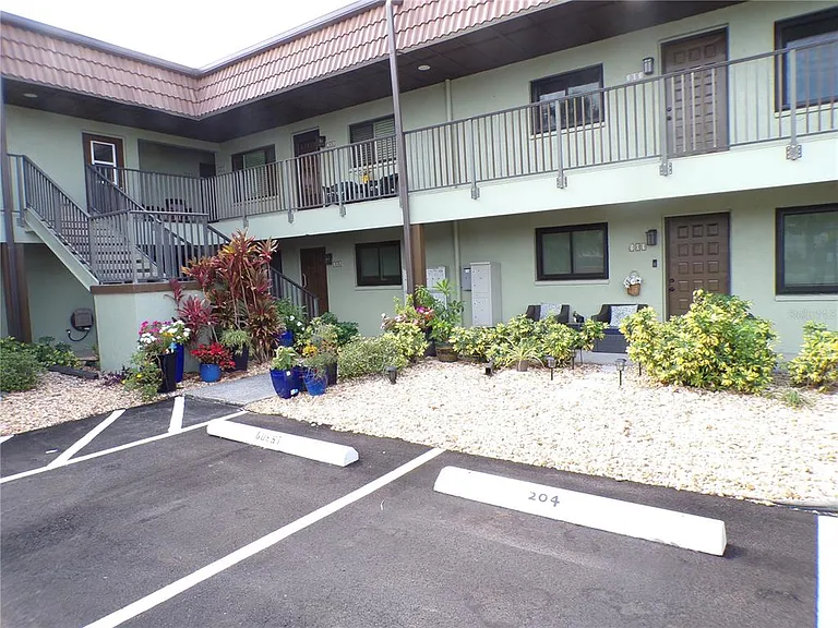 1258 Barbara Dr #106 — Photo 10