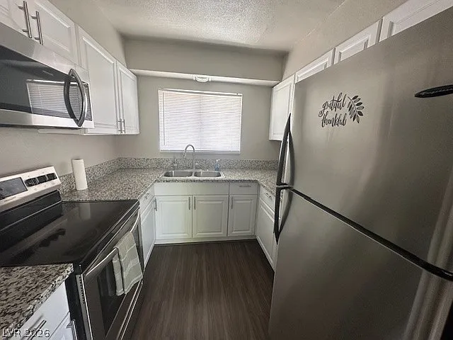2 bed, 1.0 bath, 2128 sqft, $1,395 — Photo 2