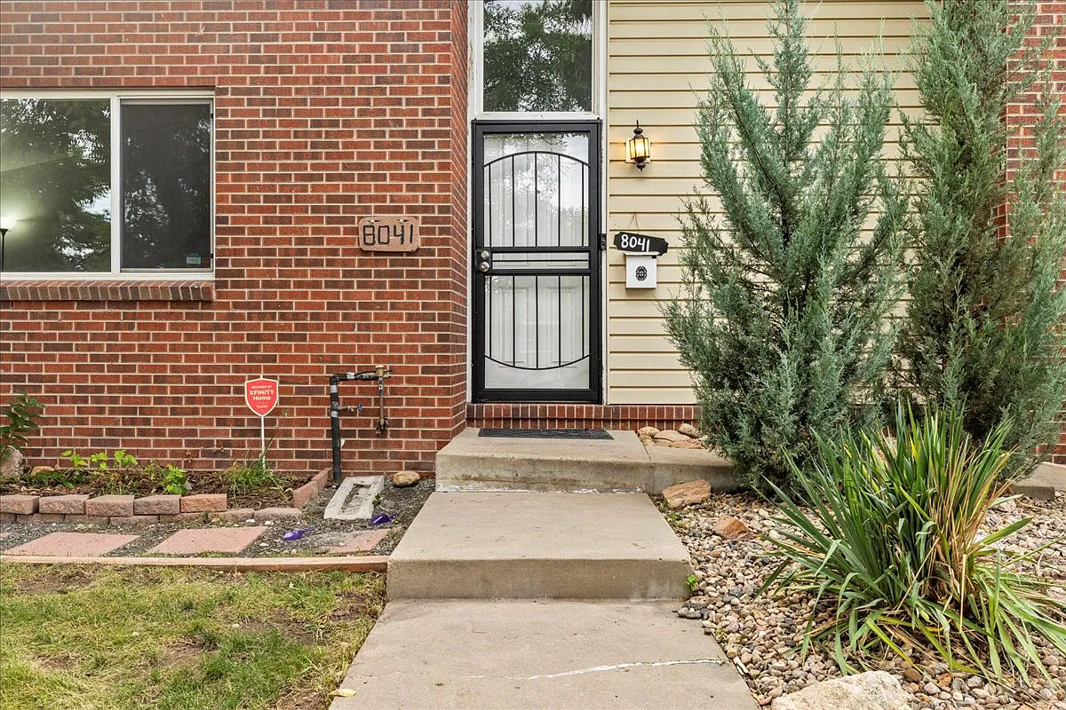 5 bed, 1930 sqft, $3,200 — Photo 3