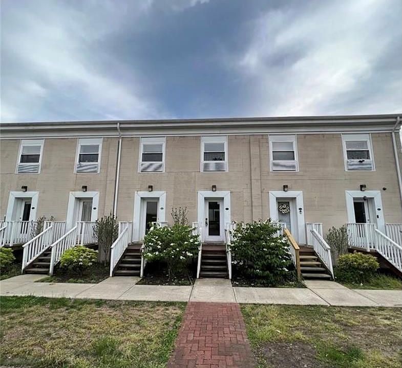 1st image of 385 Putnam Ave #10