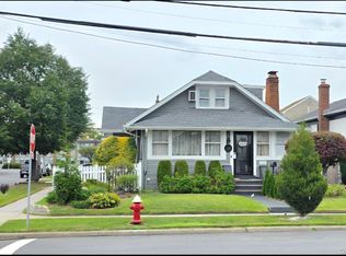 58 W Windsor Pkwy, Oceanside, NY 11572