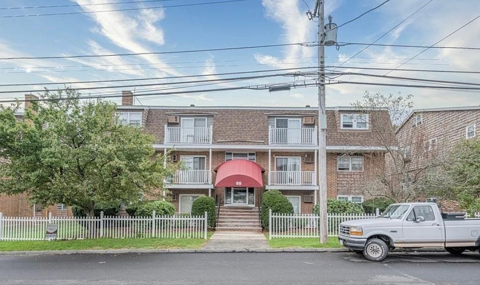 2442 Mount Vernon St, Lawrence, MA 01843 Zillow
