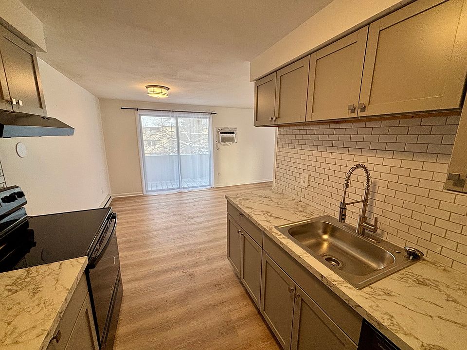 1st image of 552 Village Blvd