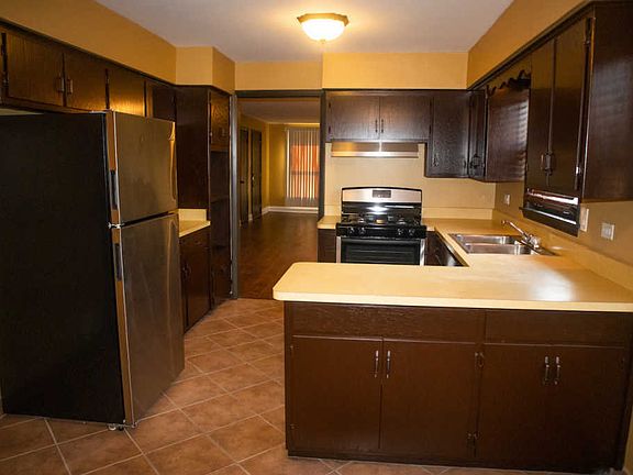 4th image of 9735 S Avenue J APT 1