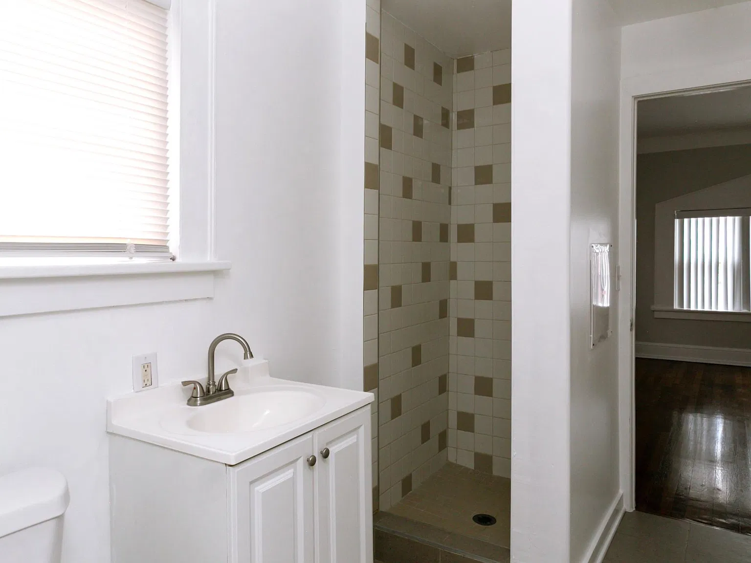 2 bed, 1025 sqft, $1,625 — Photo 4