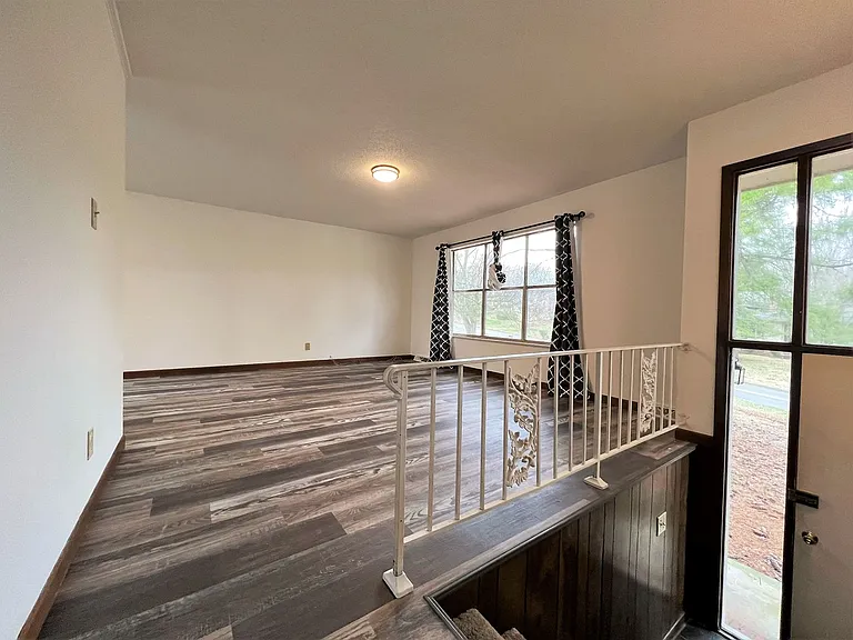 11518 Midhurst Dr — Photo 2
