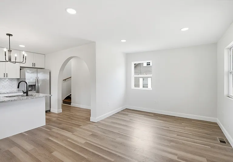 255 Telford St — Photo 4