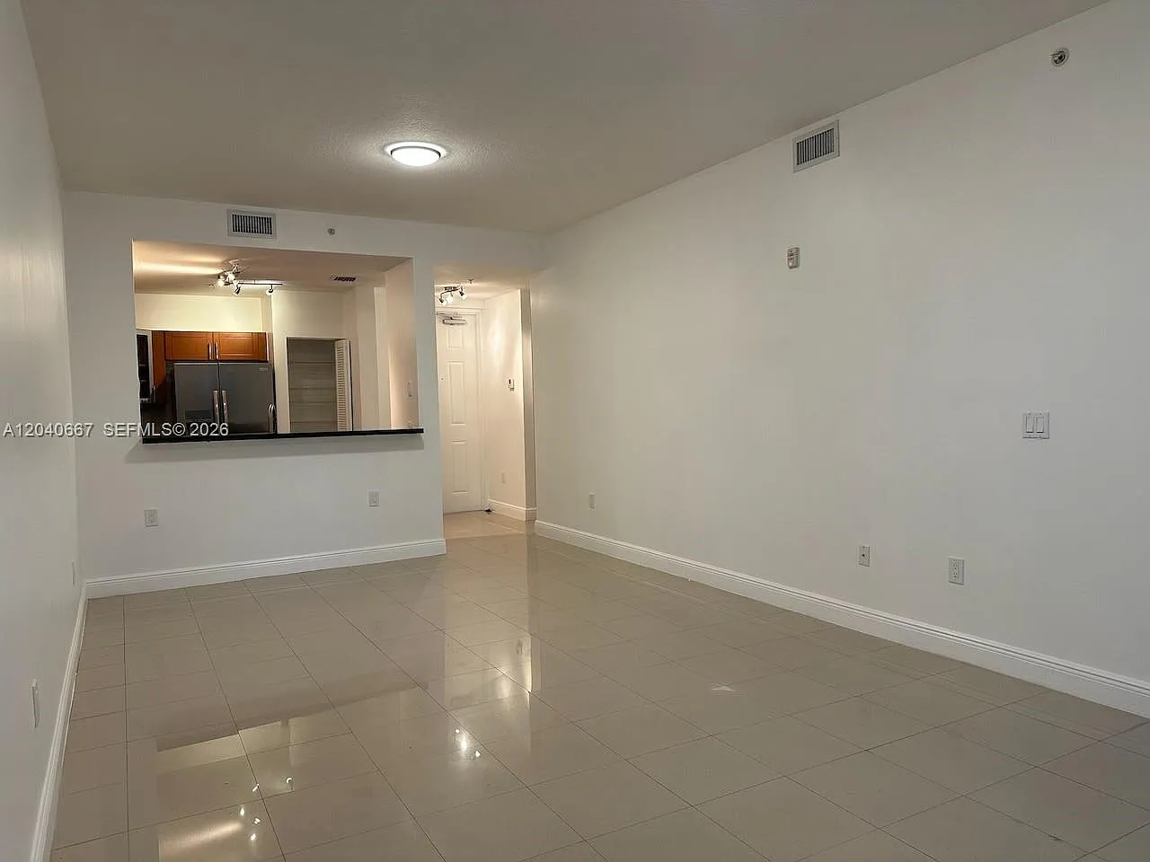 Milana Condo — Photo 4