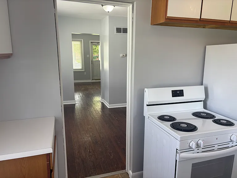 22441 Ridgeway St — Photo 30