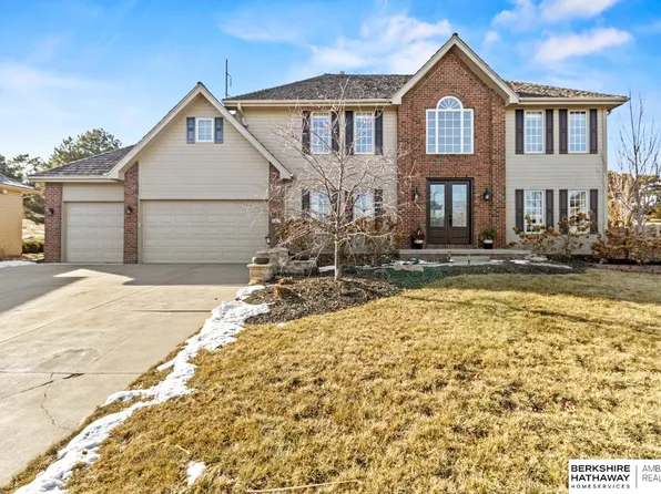 122 S 167th Cir, Omaha, NE 68118