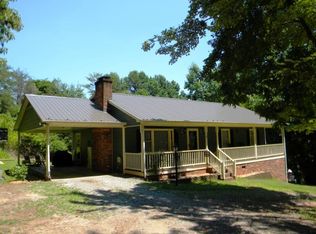 1070 Maeola Ln, Pinnacle, NC 27043