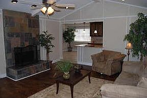 4th image of 16 Willow Creek Pl