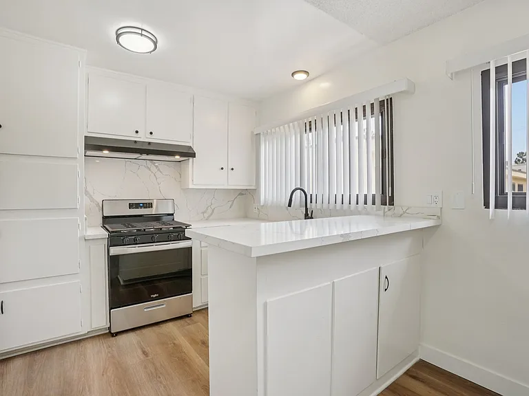 8200 W Manchester Ave — Photo 11